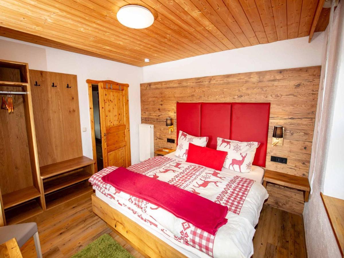 Huisnhof Арах Екстериор снимка